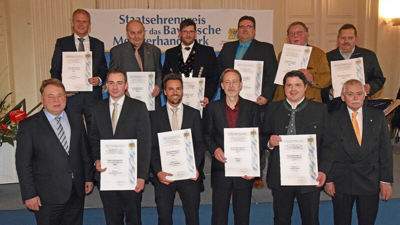 Gruppenfoto der Preisträger des Staatsehrenpreises für das Bayerische Metzgerhandwerk 2017