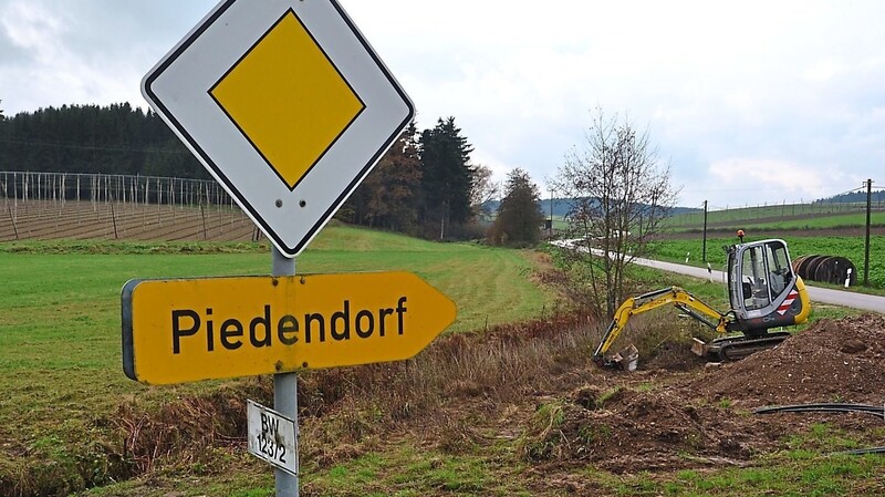 In Richtung Piedendorf muss der Einzugsbereich des Fischbachs noch einmal überrechnet und in das Hochwasserschutzkonzept eingearbeitet werden. Das führt zu Verzögerungen und kostet auch ein wenig mehr Geld.