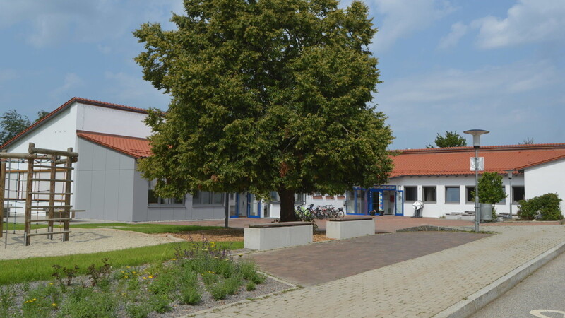 Der Gesamteindruck der Grundschule Aich mit ihrer geglückten Architektur hat sich nach der Sanierung nicht wesentlich verändert.