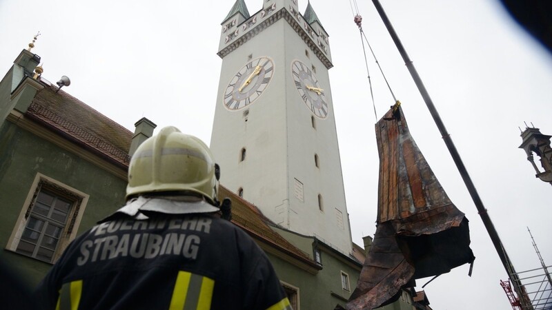 Die Straubing Tigers spendieren allen ehrenamtlichen Helfern und Feuerwehrleuten, die im Rahmen des Rathaus-Brandes im Einsatz waren, eine Stehplatzkarte für das Heimspiel am 11. Dezember gegen Bremerhaven.