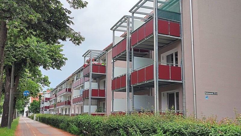 Für mehr als 1,8 Millionen Euro wurden 2021 die Wohnungen in der Niedermayerstraße 27a-d modernisiert. Unter anderem wurden Balkone angebaut.