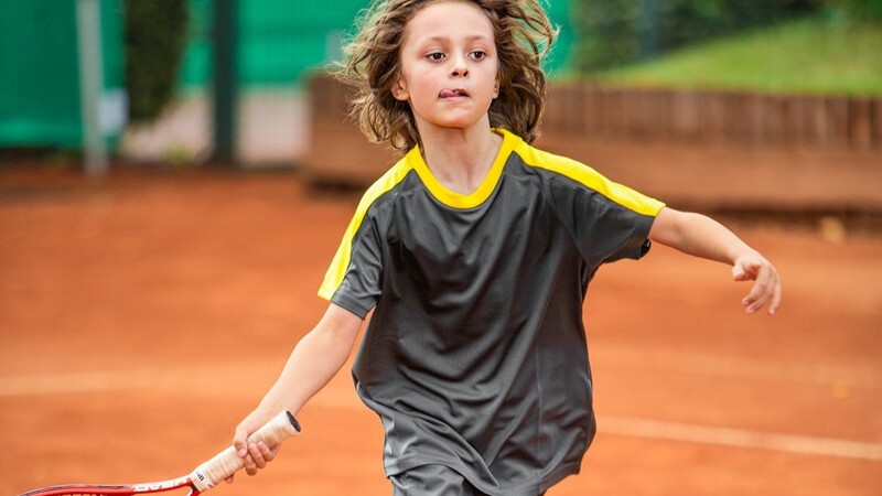 Gute Nachricht für Kinder und Jugendliche unter 14 Jahren: Sie dürfen beim TCW wieder in Kleingruppen gemeinsam Tennis spielen.