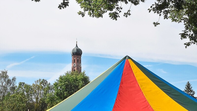 Rund um die Zelte vor der Stadthalle findet kommende Woche das Jugend-Sommercamp statt.