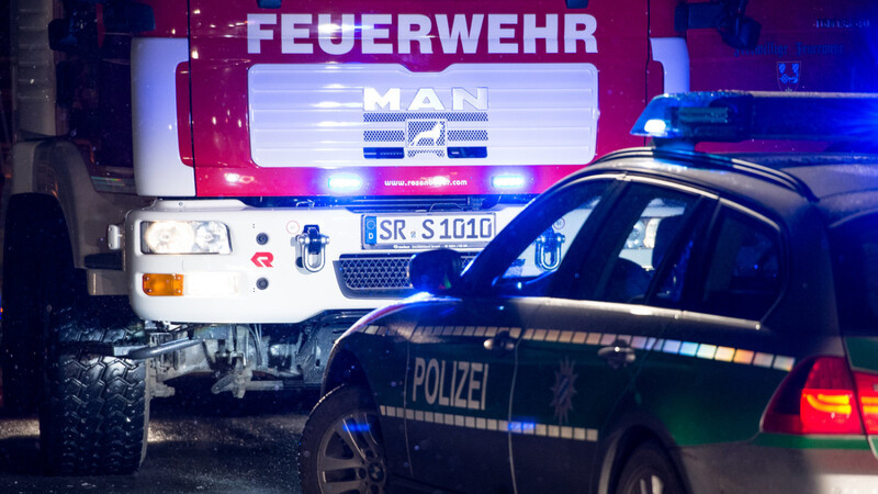 Ein Mann hat am Dienstagabend in einem Mehrfamilienhaus in Straubing gezündelt. (Symbolbild)