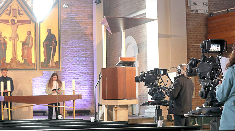 Die sogenannte Stellprobe in der Christuskirche für die Fernsehübertragung Samstagnacht fand bereits am Freitagnachmittag statt.