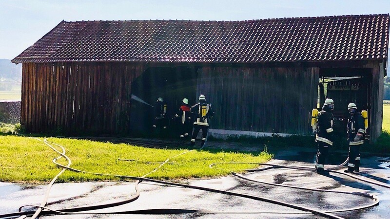 Ränkamer und Lixenrieder FFW-Männer bei den Löscharbeiten.