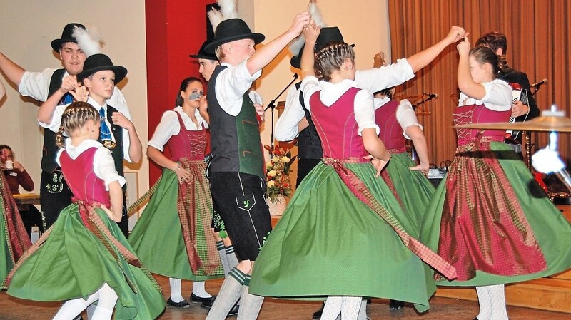 Die Jugendgruppe des Mainburger Trachtenvereins beteiligte sich schon mehrmals bei "Jugend gestaltet Freizeit".