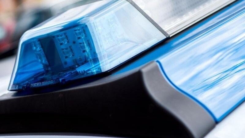 Das Blaulicht an einem Einsatzwagen der Polizei. Foto: H.- C. Dittrich/Archiv