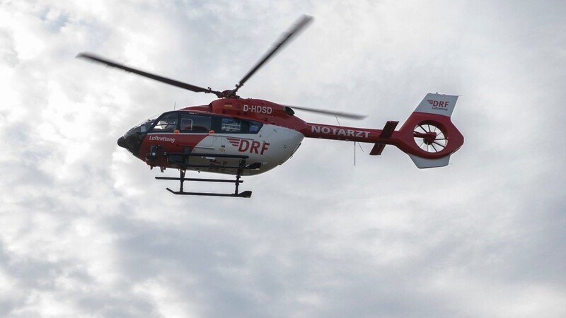 Der Arbeiter wurde mit einem Rettungshubschrauber in eine Klinik geflogen. (Symbolbild)