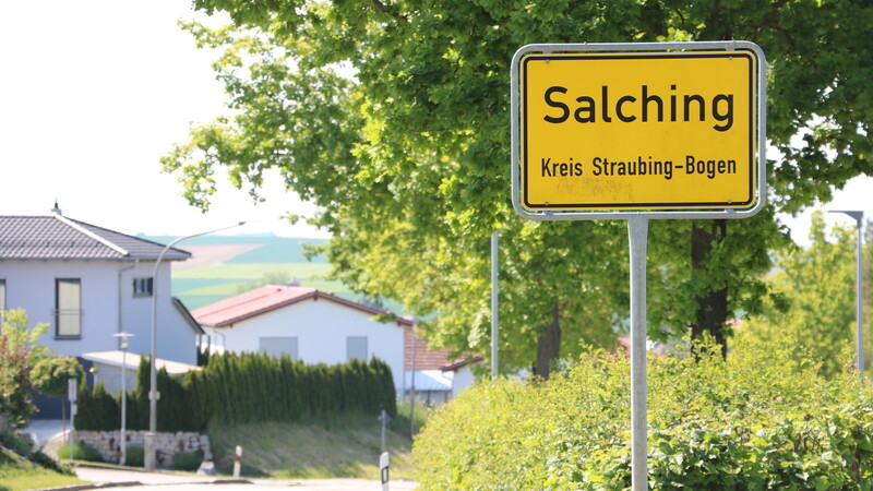 Dem Antrag auf Sanierung des Kriegerdenkmals in Salching wurde eine Gewährung in Aussicht gestellt.