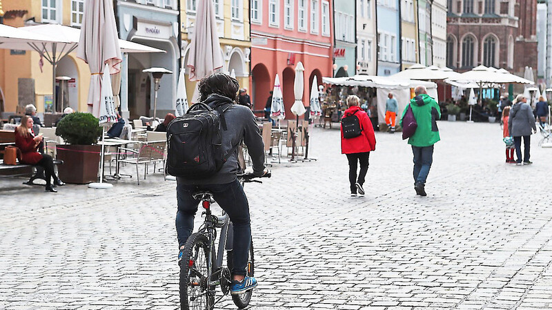 Durch die Fußgängerzone in der Altstadt dürfen zu "normalen" Zeiten auch Radler fahren; das ändert sich aus Sicherheitsgründen während des Christkindlwegs.
