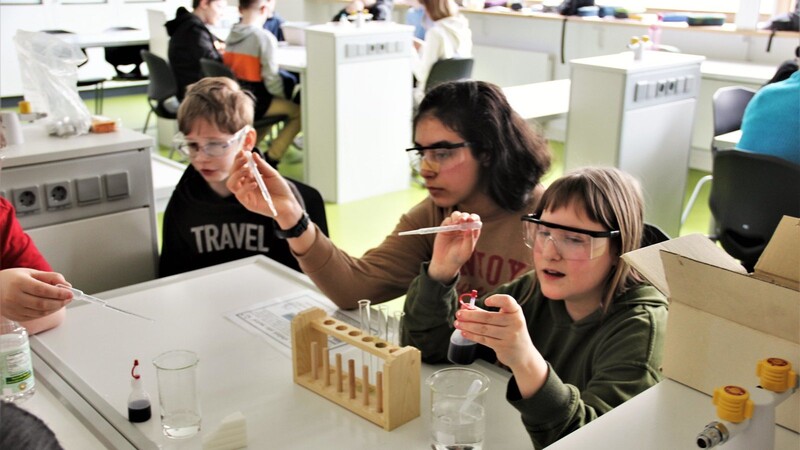Naturwissenschaften und Technik sind eben nicht nur für Jungs, soziale Berufe eben nicht nur für Mädchen: Das will die Realschule Furth vermitteln.