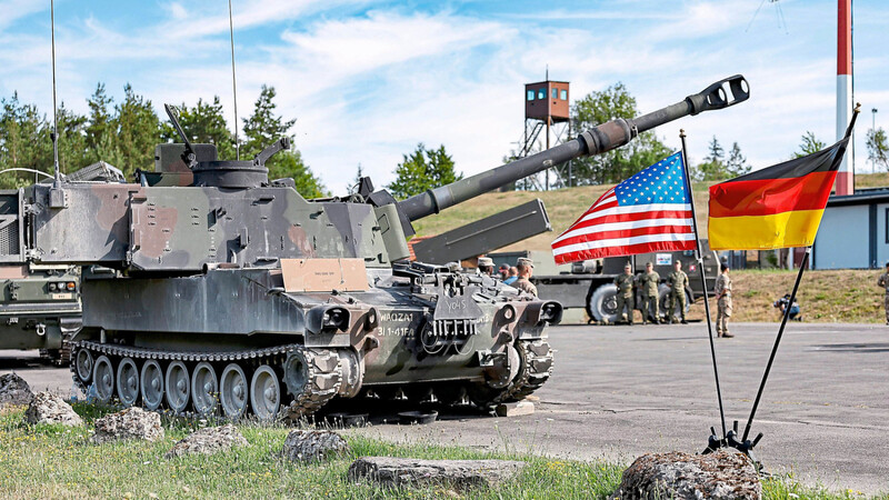 Die USA werden in ihrem nächsten Verteidigungshaushalt wohl auch große Summen für die Truppenübungsplätze in der Oberpfalz - im Bild ein Paladin-Panzer auf dem Truppenübungsplatz Grafenwöhr - einplanen.