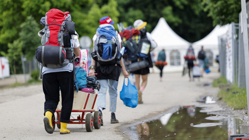 Festivalbesucher reisen ab. Der Bayerische Rundfunk hat sein Puls-Open-Air-Festival auf Schloss Kaltenberg abgebrochen, weil nicht genug Sicherheitsleute zu Verfügung stehen.