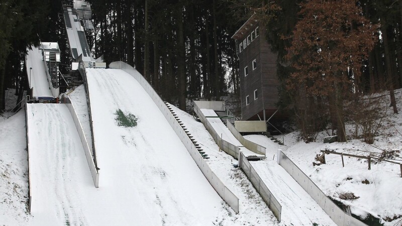 Die Sprunganlage des Ski-Clubs mit dem neuen Sprungturm.