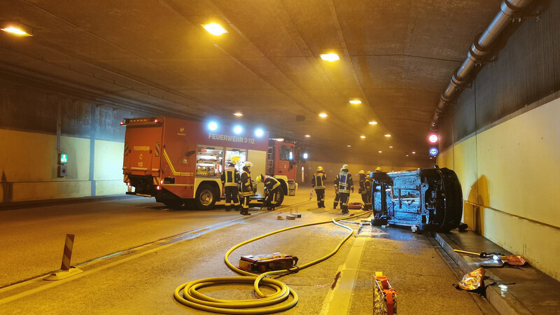 Nachdem das ?Feuer? gelöscht war, durften die Einsatzkräfte auch mit dem Feuerwehrauto in den Tunnel einfahren.