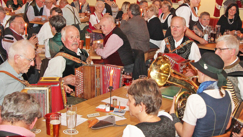 Die Musiker vom Fraunberger Ziachstammtisch spielten flott auf.