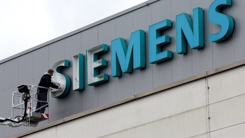 Rund die Hälfte der Jobs sollen wegfallen: Siemens streicht oder lagert 2.500 Arbeitsplätze um.
