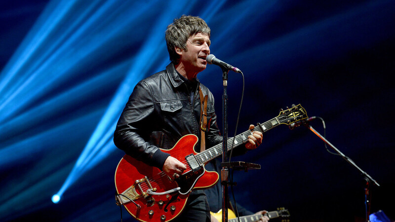 Der Schatten der Britpop-Legende Oasis ist lang. Das bekommt der einstige Kopf der Band, Noel Gallagher, bei seinem Solo-Konzert in München zu spüren.