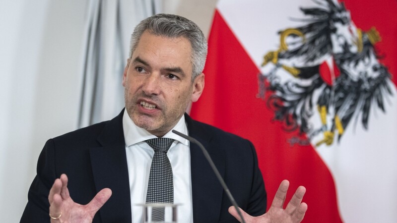 Österreichs Kanzler Karl Nehammer kündigte das Ende des Lockdowns an. 2G gilt weiterhin.