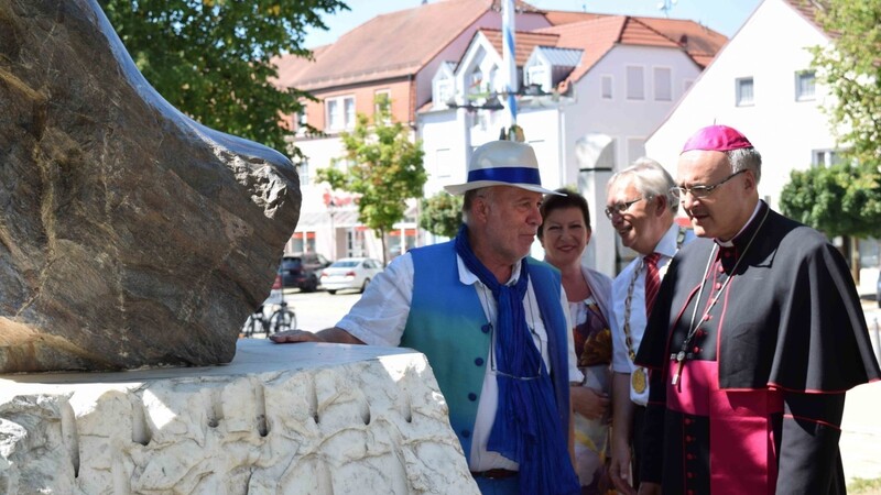 Die Friedensglocke steht nun in Wallersdorf. (Foto: sc)