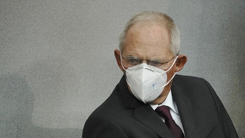 Wolfgang Schäuble steht bereit, falls gewünscht.