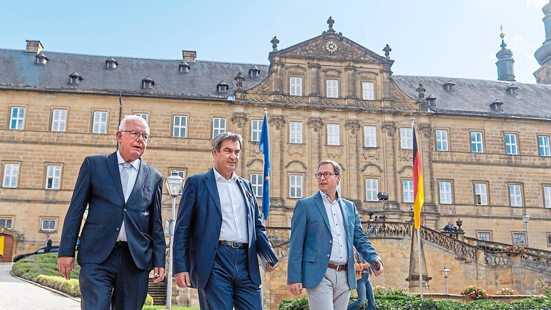 CSU-Fraktionschef Thomas Kreuzer, Ministerpräsident und CSU-Vorsitzender Markus Söder und CSU-Generalsekretär Martin Huber (v.l.) wollen die Koalition mit den Freien Wählern in Bayern fortsetzen.
