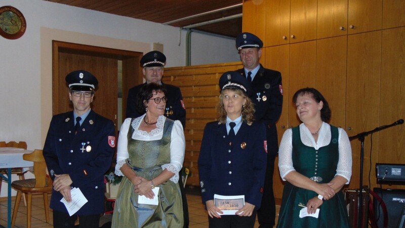 Das Bittgesuch wurde durch Vorsitzende Gabi Renner, Kommandant Markus Renner, Schirmherrin Petra Loibl und Festmutter Ingrid Obermeier vorgetragen.