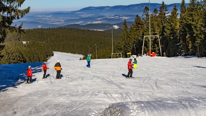 Dieses Bild mit traumhaften Wintersportbedingungen in Sankt Englmar ist 2017 entstanden. Im warmen Winter des letzten Jahres ist die Skisaison ausgefallen. Dass das heuer nicht wieder passiert, hoffen Liftbetreiber ebenso wie Wintersportler. Auf die Einhaltung der Corona-Regeln sind alle vorbereitet.