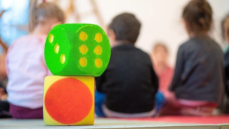 Für die meisten Kinder ab drei Jahre kostet der Besuch eines städtischen Kindergartens ab 1. April 100 Euro weniger.