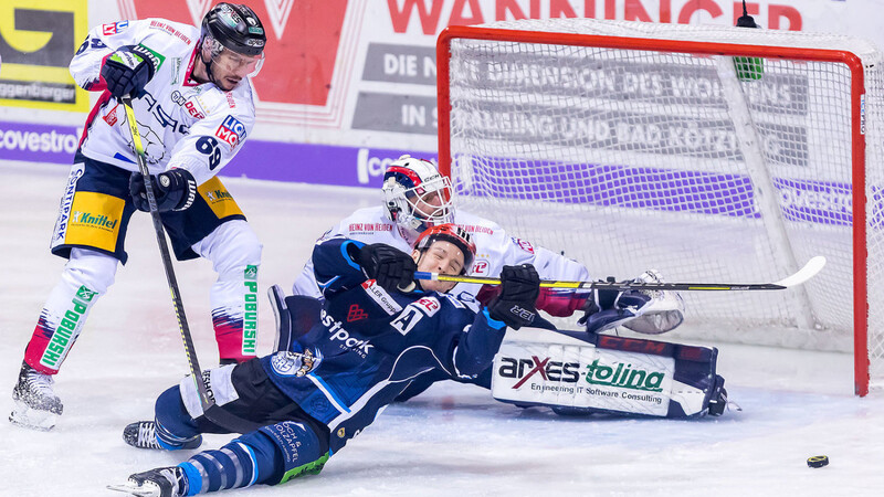 Die Straubing Tigers haben ihr Heimspiel gegen die Eisbären Berlin knapp verloren.