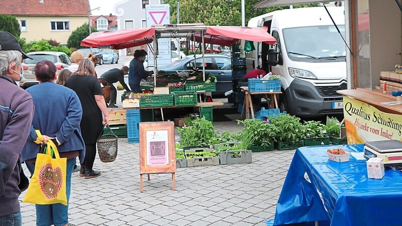 Jeden Donnerstag findet nun wieder der Schierlinger Wochenmarkt statt.