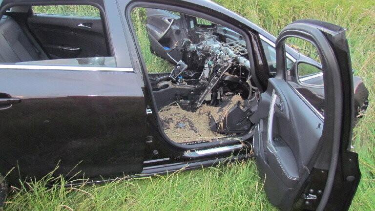 Der teilweise ausgeschlachtete Opel Astra.