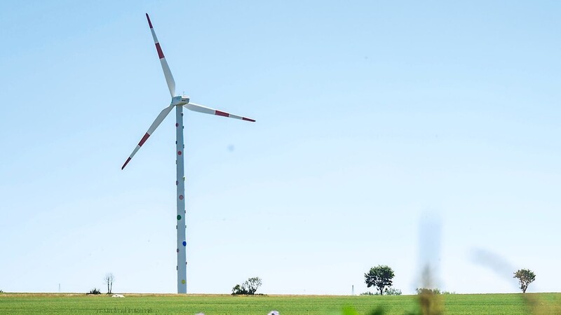 Windräder werden in Zukunft auch im Landkreis Freising immer öfter zum Landschaftsbild gehören. Auch durch die Unterstützung von Windkraftanlagen soll die Energiewende gelingen.