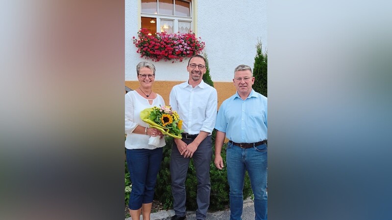 Ein starkes Team: Bürgermeisterkandidat Werner Klanikow und seine Frau Claudia mit dem FWB-Vorsitzendem Stephan Wollrab.