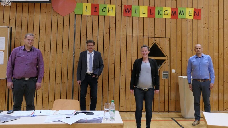 Bürgermeister Günther Strenz (2.v.li.) mit seinen neuen Stellvertretern Markus Weiß (li.) und Thomas Denk sowie der neuen Gemeinderätin Karolin Fuchs.