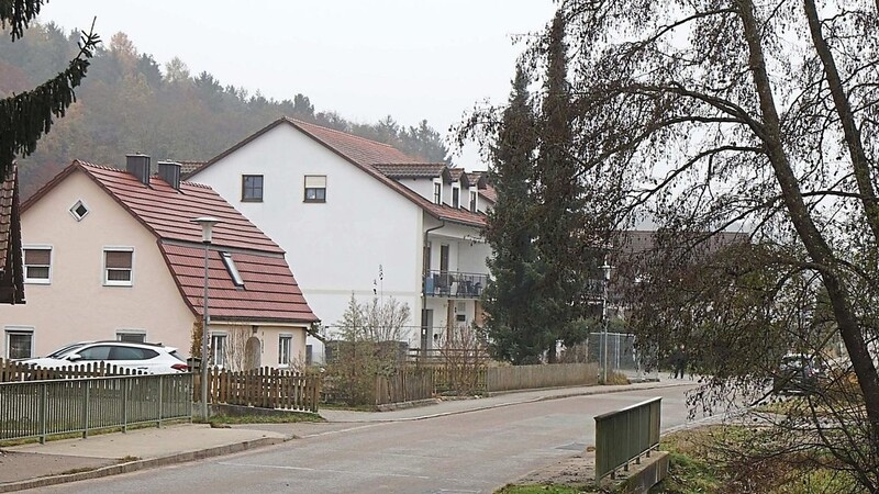 Der Bereich "Nandlstädter Straße" in Tegernbach kommt nicht wirklich zur Ruhe: Aktuell läuft ein Normenkontrollverfahren - die Gemeinde muss offenbar beim Bebauungsplan nachbessern.