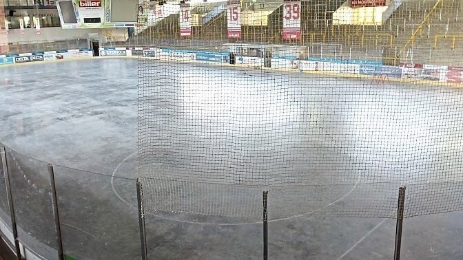 Das Landshuter Eisstadion wird seit Mai 2019 saniert - bislang ohne Fördermittel des Bundes. (Archivbild)