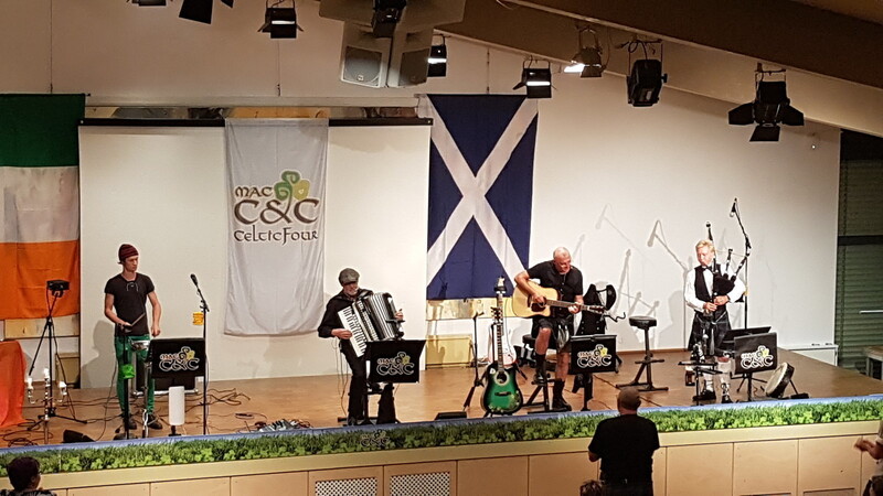 "MacC&C Celtic Four" auf der ATT-Bühne.