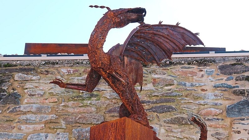 Den Drachen hat Eisenskulpturen-Künstler Franz Baier aus Geigant gemacht.