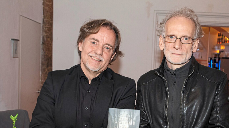 Autor Christian Baier (links) und Fotograf Peter Litvai zeigen Landshut von seiner gruseligen Seite.  Sebastian Geiger