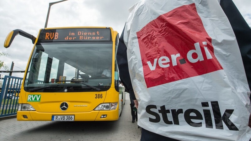 Harte Zeiten für die Pendler in Regensburg: Am Mittwochmorgen fiel der Busverkehr im Stadtbereich aufgrund eines Warnstreiks aus.