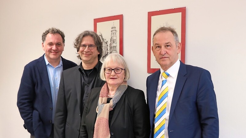 Die Fraktionsvorsitzenden Horst Meierhofer (FDP, v. l.), Dr. Klaus Rappert (SPD), Margit Kunc (Grüne) und Ludwig Artinger (Freie Wähler).