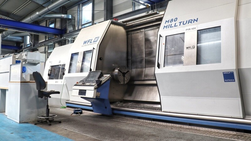 Am Standort Vilsbiburg wird eine weitere computergesteuerte multifunktionale Werkzeugmaschine beschafft, wie die Firma Hiller mitteilt. Insgesamt werden am Standort 1,6 Millionen Euro investiert.