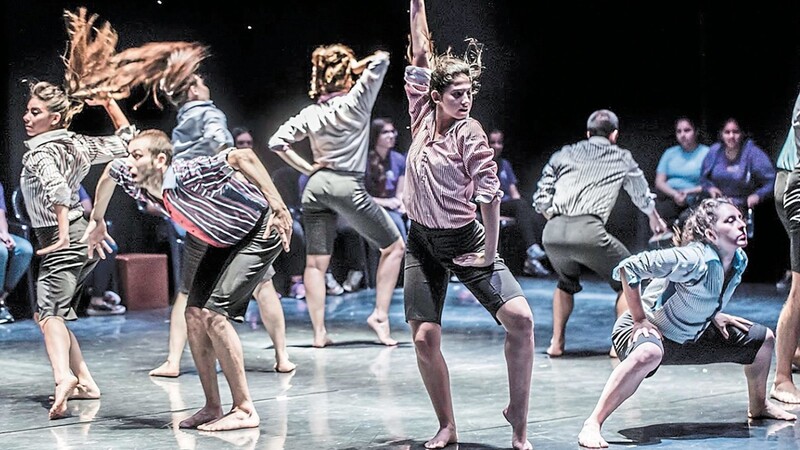 Die Kibbutz Contemporary Dance Company II zeigt ausdrucksstark ihr Können.