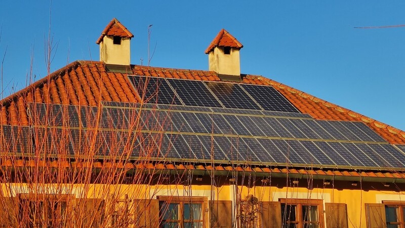 Seit 30 Jahren läuft die Photovoltaikanlage auf dem Haus der Familie Gewies und hat in der Zeit 75.000 Kilowattstunden Strom erzeugt.