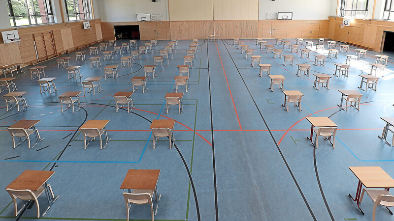 Die Ruhe vor dem Sturm: Am Gymnasium Seligenthal steht die große Turnhalle für den Beginn der Abiturprüfungen bereit. Die notwendigen Abstände können dabei eingehalten werden.