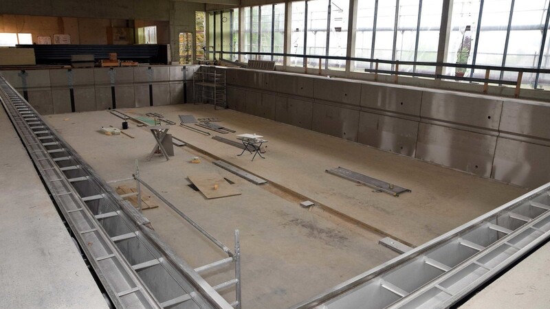Fünf Bahnen à 25 Meter und ein absenkbarer Hubboden: das Schwimmerbecken im neuen Hallenbad.