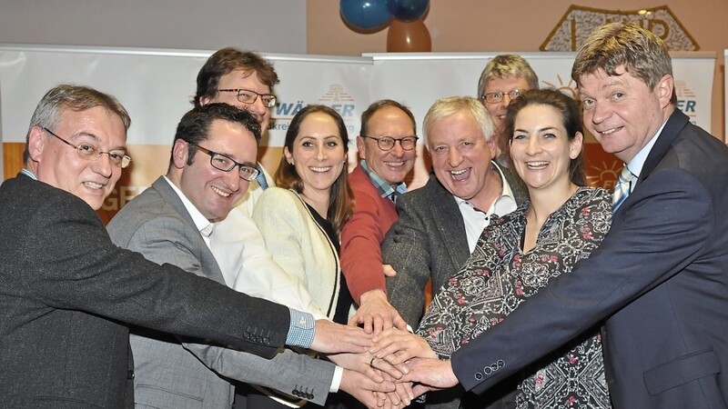 Kreisvorsitzender Harald Stadler (rechts) will den Schwung nach der Landtagswahl mit in das Jahr der Kommunalwahl 2020 nehmen.