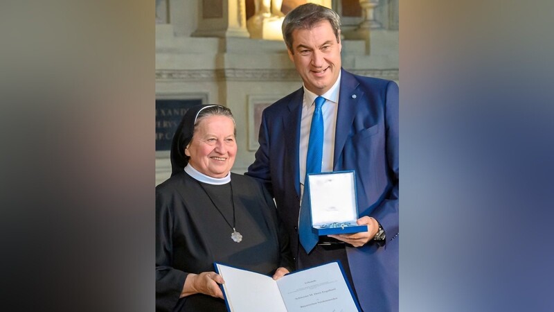 Die Braumeisterin des Klosters Mallersdorf, Schwester Doris Engelbrecht, ist eine der neuen Trägerinnen des Ordens.